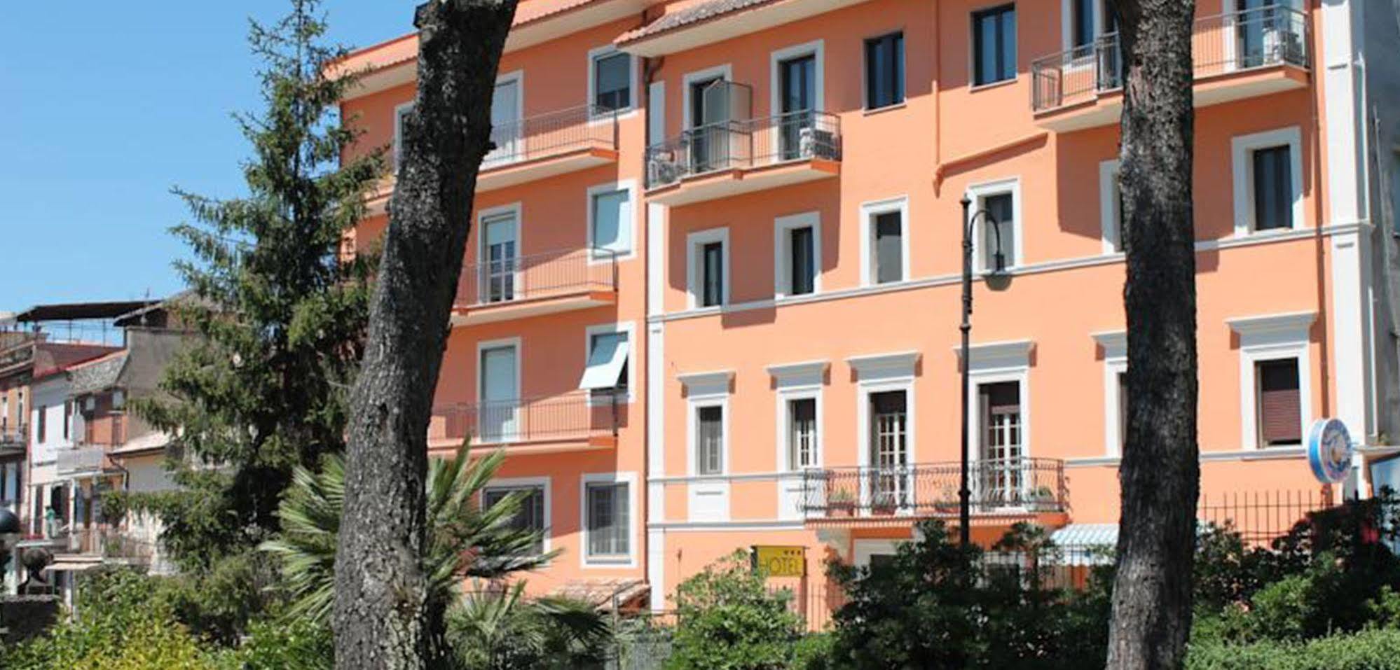 Hotel La Villa Ceccano Exterior foto